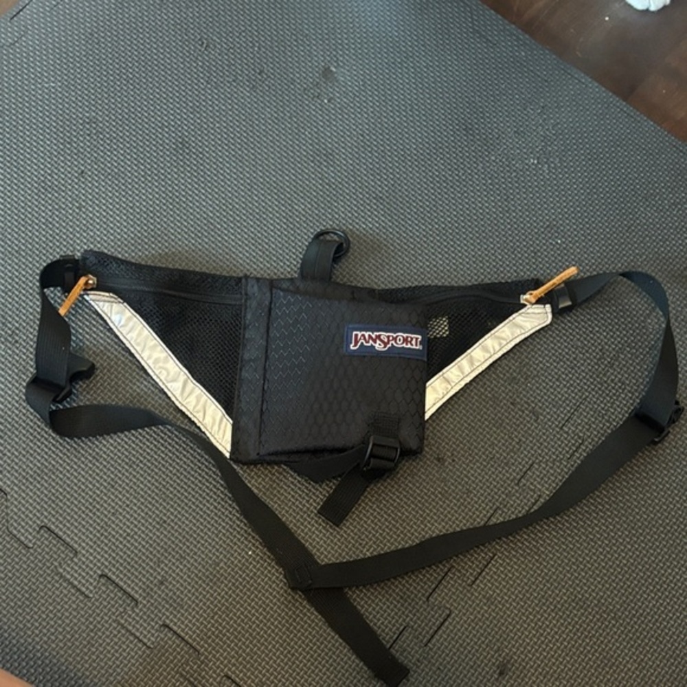 Jansport Black Waist Pack for biking, running with pockets and reflective strips